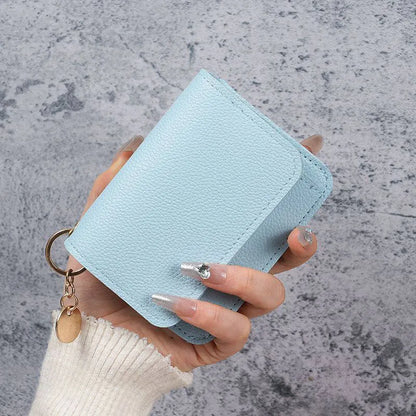 👜A retro-style wallet, palm-sized, that can hold multiple cards and features a hidden pocket.