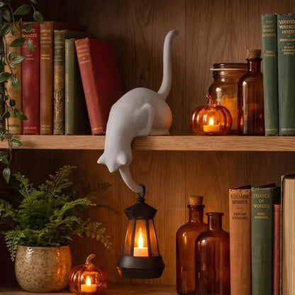 🐈‍This adorable cat figurine with LED lights can be placed on a bookshelf—it serves as both a cute bookshelf decoration and a practical keychain.