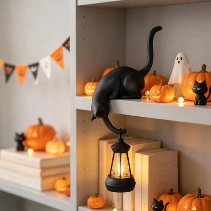 🐈‍This adorable cat figurine with LED lights can be placed on a bookshelf—it serves as both a cute bookshelf decoration and a practical keychain.
