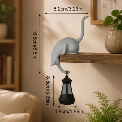 🐈‍This adorable cat figurine with LED lights can be placed on a bookshelf—it serves as both a cute bookshelf decoration and a practical keychain.