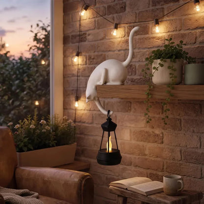 🐈‍This adorable cat figurine with LED lights can be placed on a bookshelf—it serves as both a cute bookshelf decoration and a practical keychain.