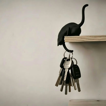 🐈‍This adorable cat figurine with LED lights can be placed on a bookshelf—it serves as both a cute bookshelf decoration and a practical keychain.