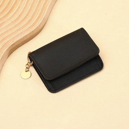 👜A retro-style wallet, palm-sized, that can hold multiple cards and features a hidden pocket.